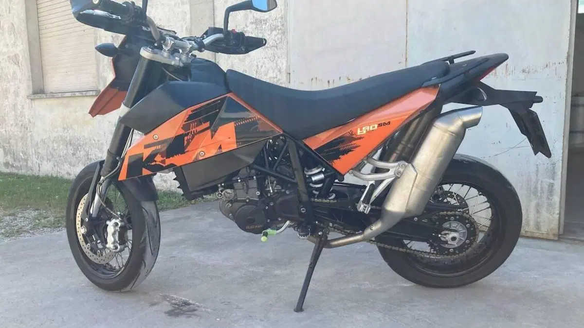 KTM 690 Supermoto  (2)