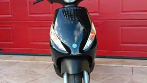 Piaggio Zip 50 4T (2021 - 25)  (3)