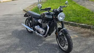 Triumph Bonneville T120 (2021 - 25)  (2)