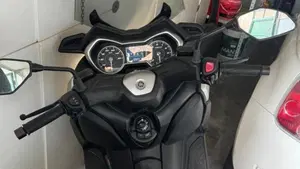 Yamaha X-Max 300 (2021 - 24)  (2)