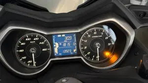 Yamaha X-Max 300 (2021 - 24)  (3)