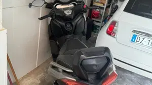 Yamaha X-Max 300 (2021 - 24)  (6)