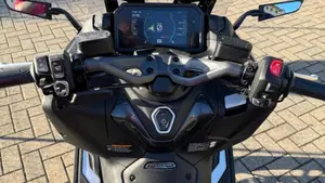 Yamaha T-Max 560 Tech Max (2022 - 24)  (10)