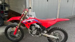 Honda CRF 250R (2023)  (4)