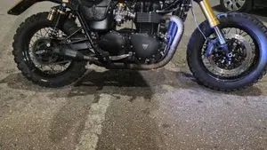 Triumph Bonneville T100 (2001 - 07)  (2)