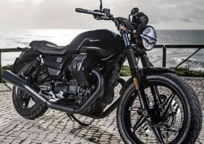 Moto Guzzi V7 Stone Centenario (2021 - 22) - Annuncio 10013440