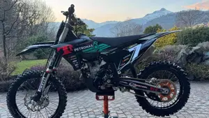 KTM 250 SX-F (2024)  (2)