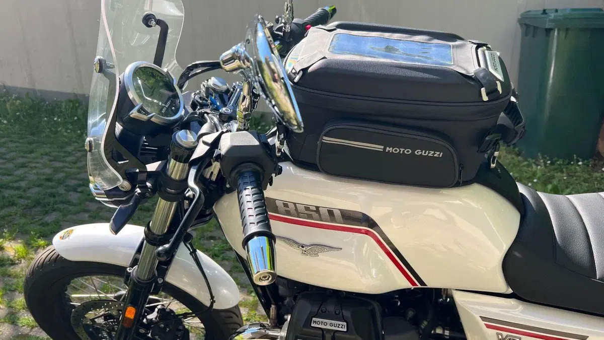 Moto Guzzi V7 Special (2025 - 26)  (2)