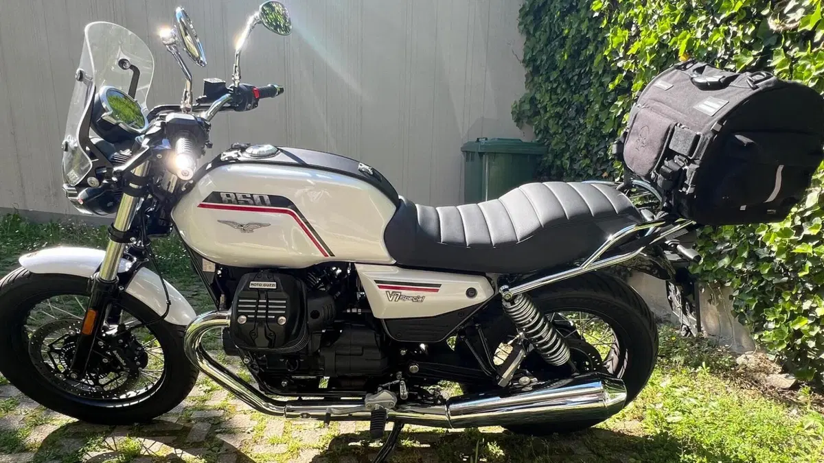 Moto Guzzi V7 Special (2025 - 26)  (8)