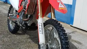 Honda CRF 250R (2010 - 11)  (5)