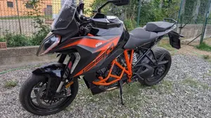 KTM 1290 Super Duke GT (2021)  (2)