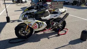 Aprilia RSV 1000 R Factory (2004 - 05)  (2)