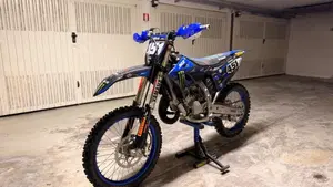 Yamaha YZ 125 (2022)  (8)