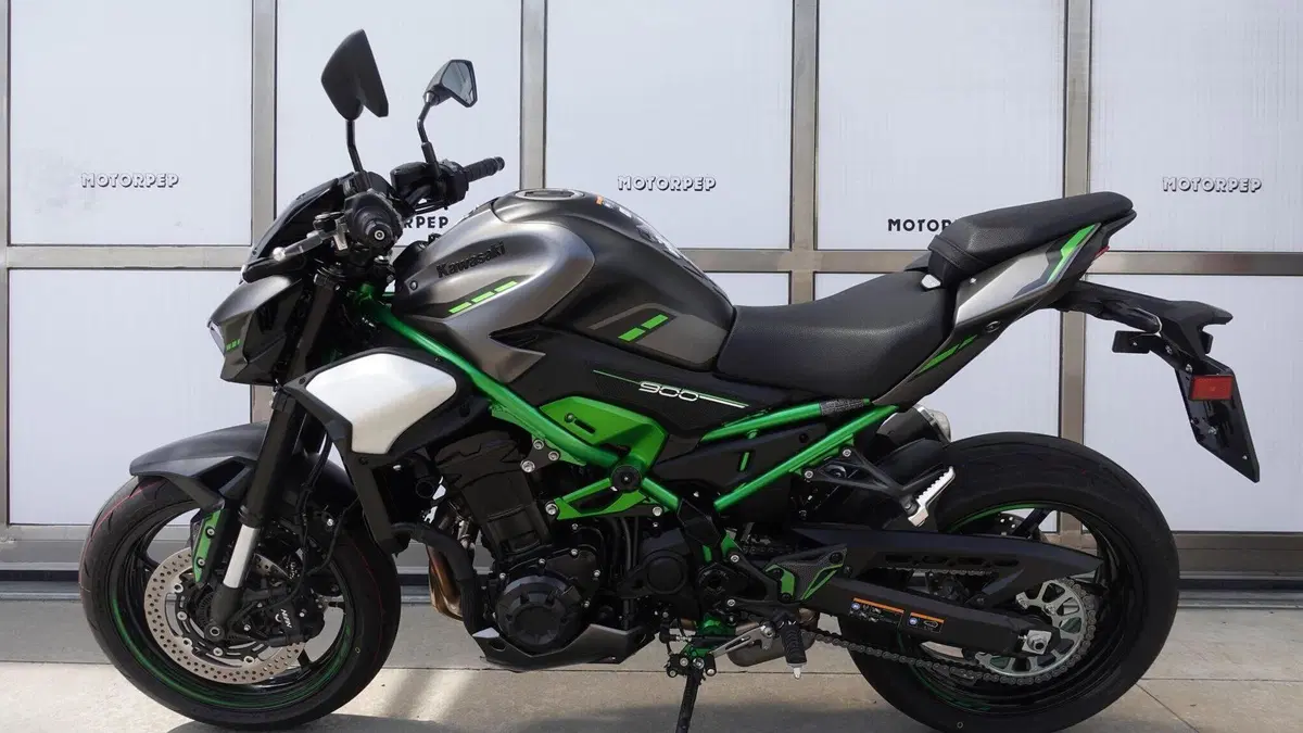 Kawasaki Z 900 (2025 - 26)  (3)