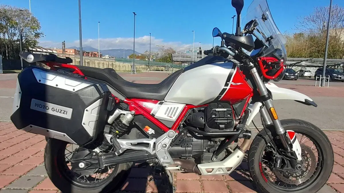 Moto Guzzi V85 TT Evocative Graphics (2019 - 20) 