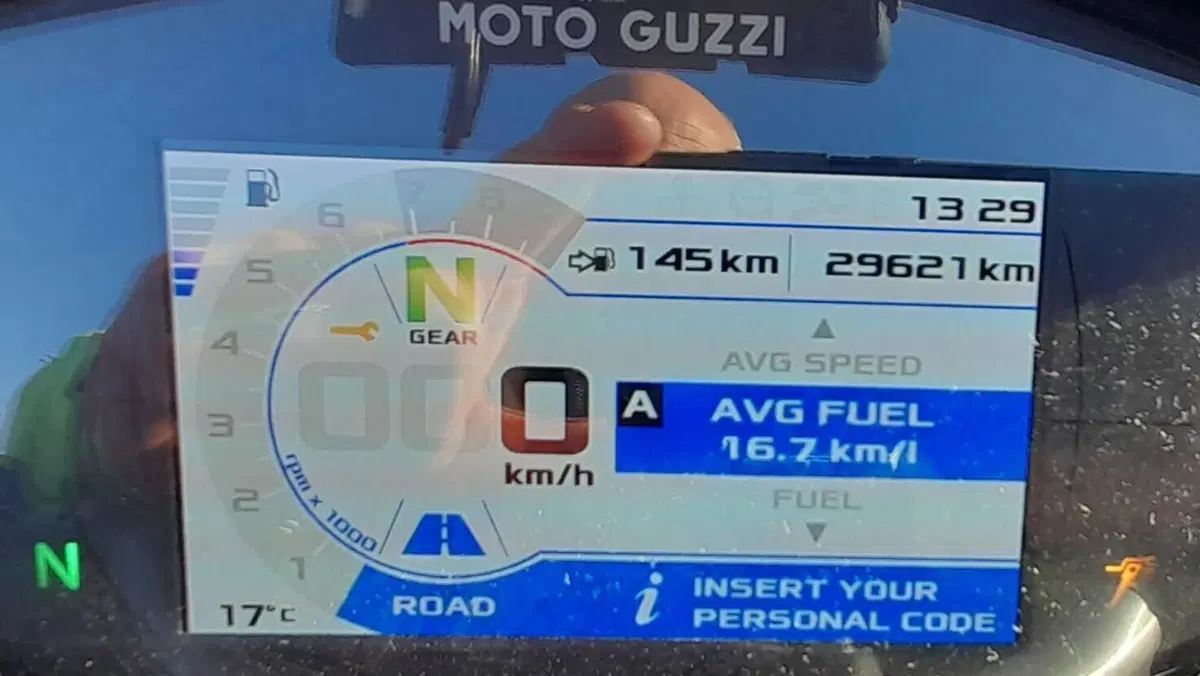 Moto Guzzi V85 TT Evocative Graphics (2019 - 20)  (3)
