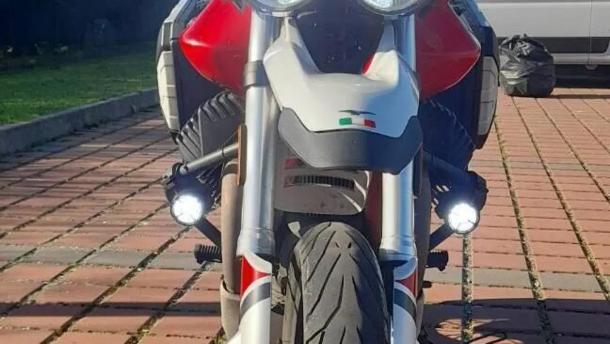 Moto Guzzi V85 TT Evocative Graphics (2019 - 20)  (9)