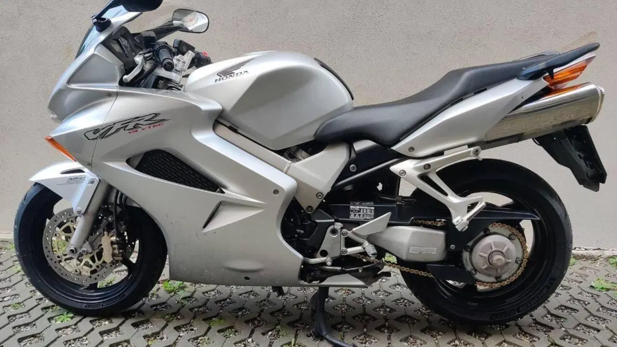 Honda VFR 800 ABS (2002 - 06)  (2)