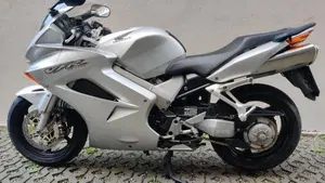 Honda VFR 800 ABS (2002 - 06)  (2)
