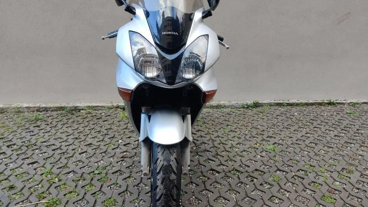 Honda VFR 800 ABS (2002 - 06)  (3)