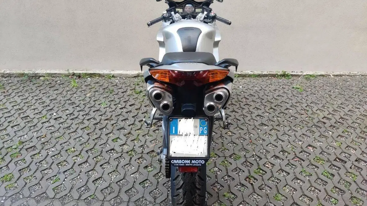 Honda VFR 800 ABS (2002 - 06)  (4)