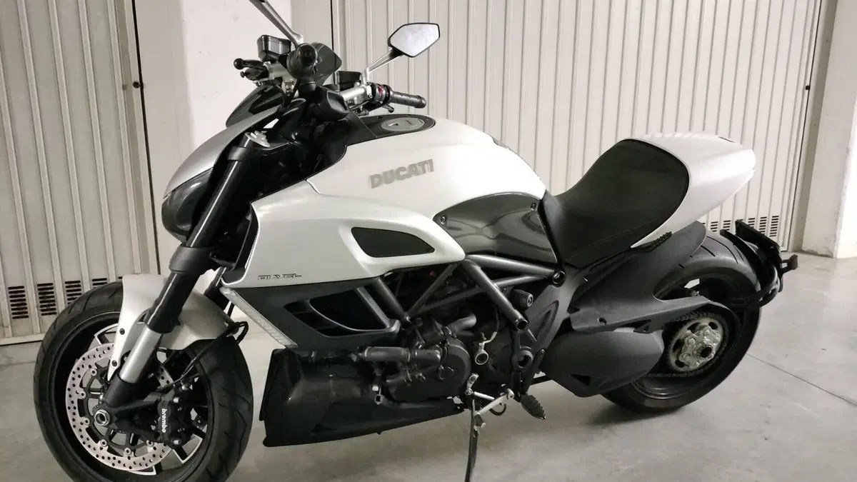 Ducati Diavel 1200 (2010 - 13) 