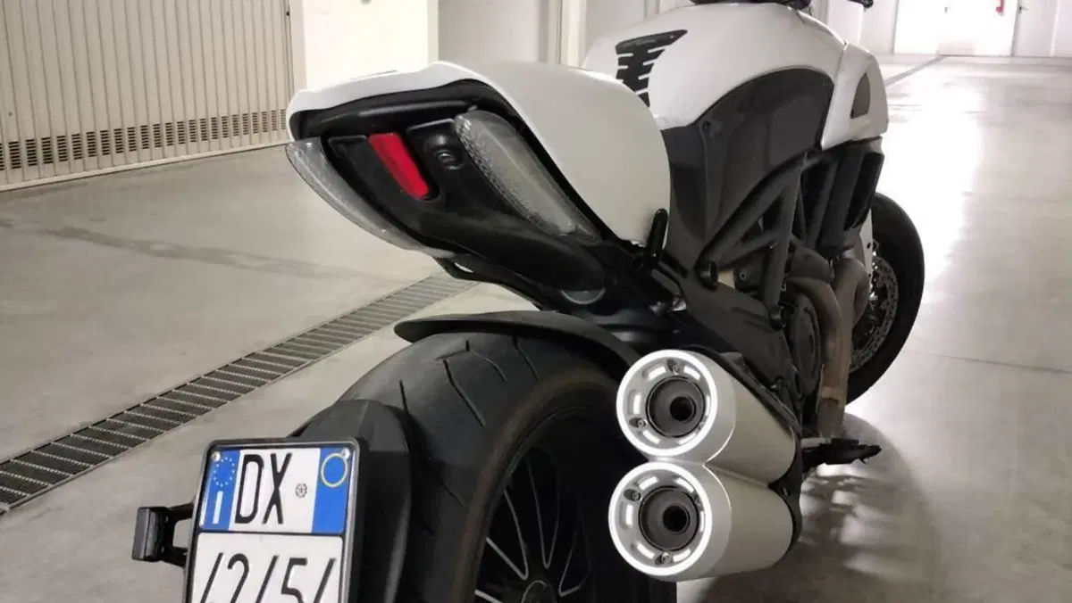 Ducati Diavel 1200 (2010 - 13)  (2)