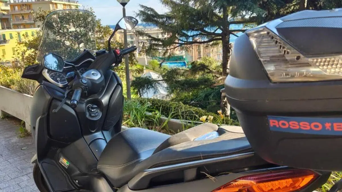 Yamaha X-Max 300 (2021 - 24)  (2)