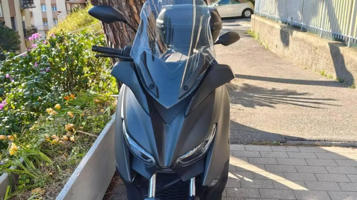 Yamaha X-Max 300 (2021 - 24)  (3)
