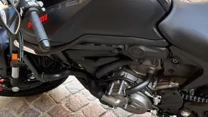Ducati Monster 937 (2021 - 25)  (8)