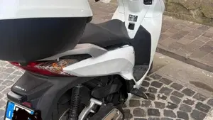 Honda SH 300 i ABS (2016 - 20)  (4)