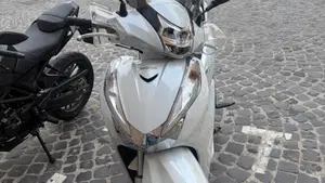 Honda SH 300 i ABS (2016 - 20)  (5)