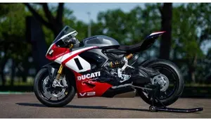 Ducati Panigale V2 Superquadro Final Edition (2024)  (2)