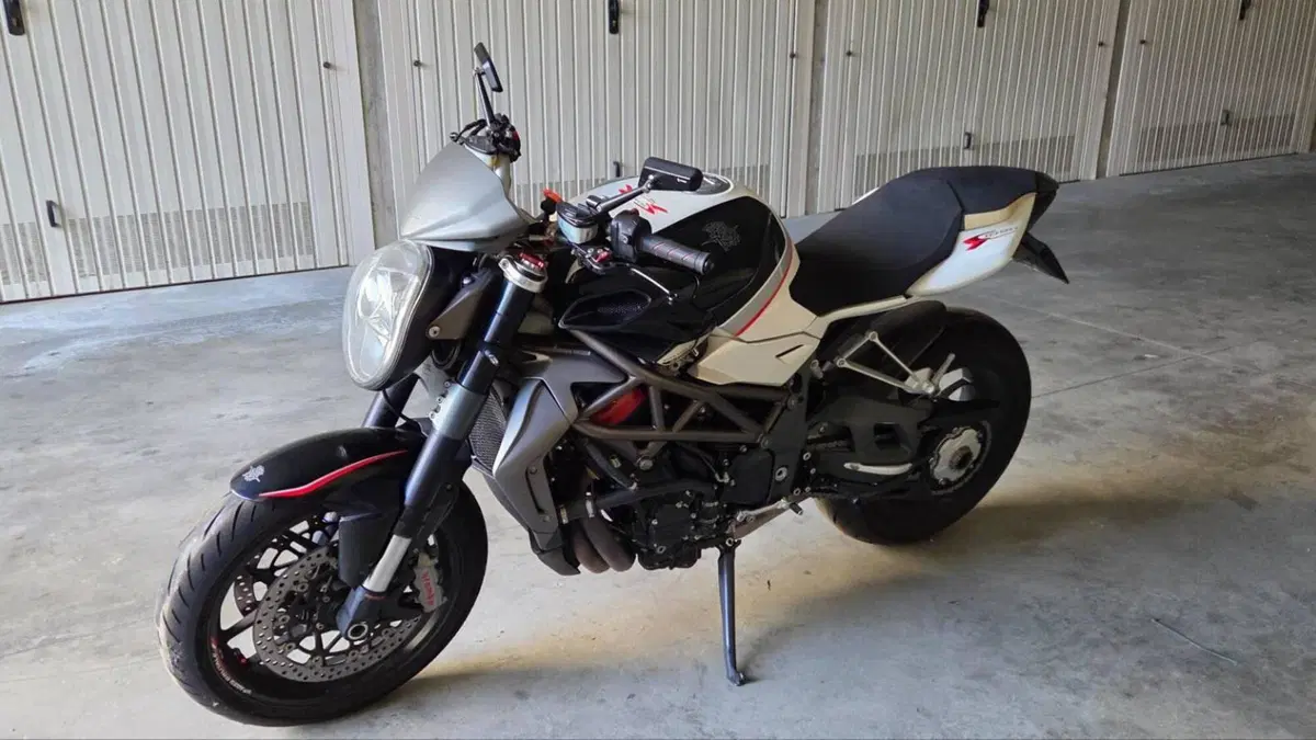 MV Agusta Brutale 1090 RR (2009 - 15)  (6)