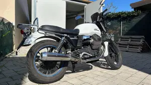 Moto Guzzi V7 Stone (2012 - 15)  (2)