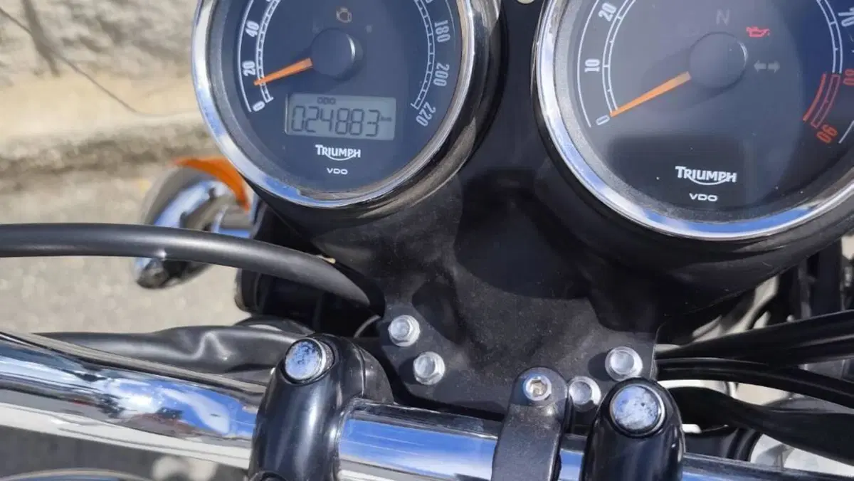 Triumph Bonneville T100 (2008 - 16)  (4)