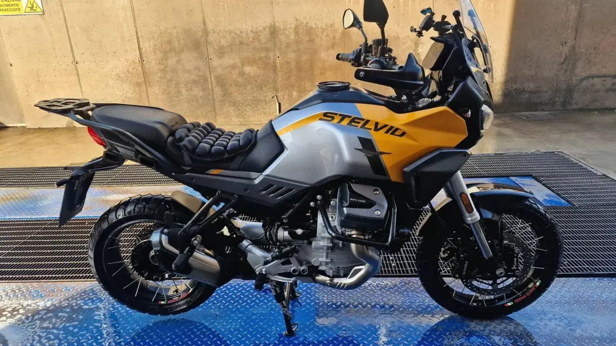 Moto Guzzi Stelvio (2024 - 26)  (2)