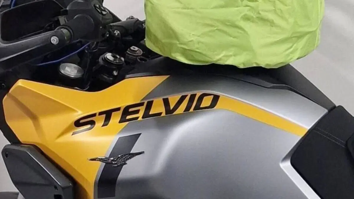 Moto Guzzi Stelvio (2024 - 26)  (4)