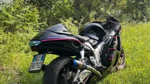Suzuki GSX 1300 R Hayabusa (1999 - 06)  (2)