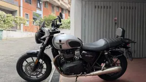 Triumph Street Twin 900 (2017 - 18)  (3)