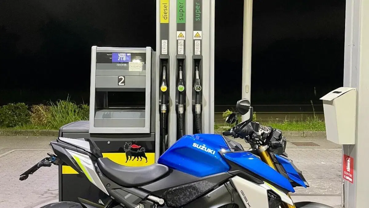 Suzuki GSX-S1000 (2021 - 25)  (2)