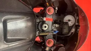 Suzuki GSX R 750 (1999 - 03)  (3)