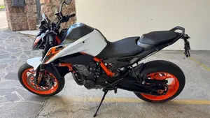 KTM 890 Duke R (2021)  (2)