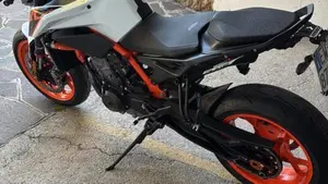 KTM 890 Duke R (2021)  (3)