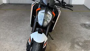 KTM 890 Duke R (2021)  (4)