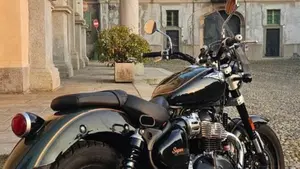Royal Enfield Super Meteor 650 (2023 - 26)  (6)