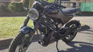 Husqvarna Svartpilen 401 (2021 - 23)  (4)