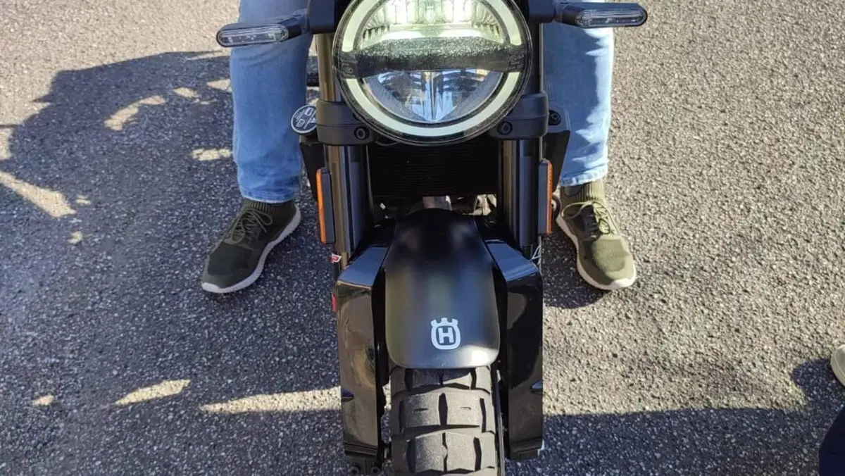 Husqvarna Svartpilen 401 (2021 - 23)  (8)