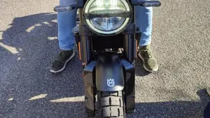 Husqvarna Svartpilen 401 (2021 - 23)  (8)