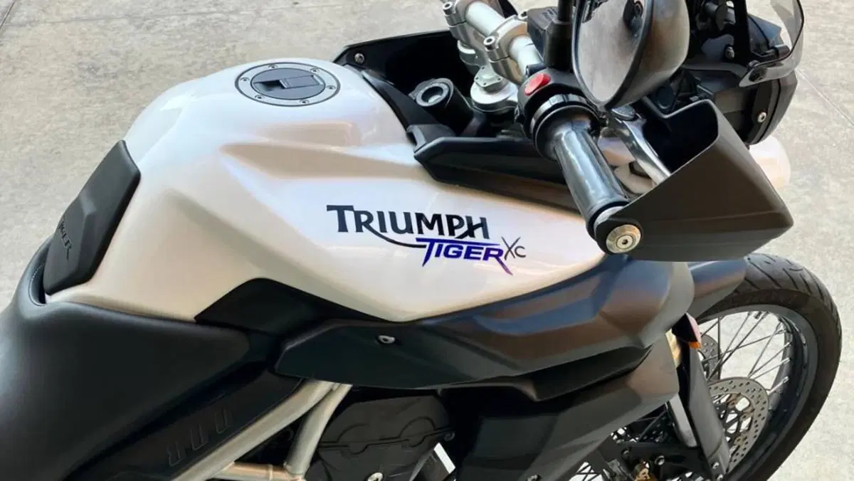 Triumph Tiger 800 XC (2011 - 12)  (2)